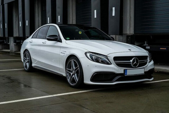 Mercedes C63 AMG_1